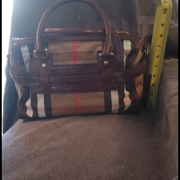 AUTHENTIC BURBERRY PURSE - Picture 3 of 10